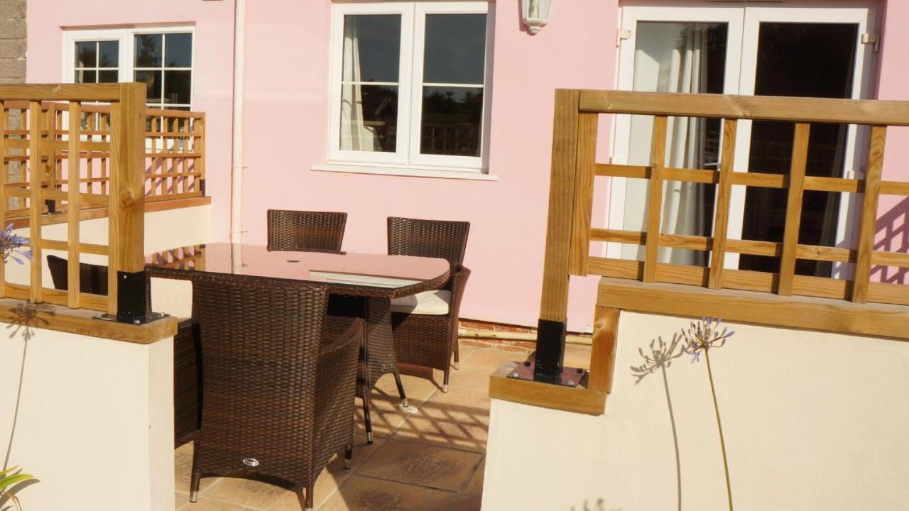 Ellingham Self-Catering Cottages Saint Peter Port ภายนอก รูปภาพ