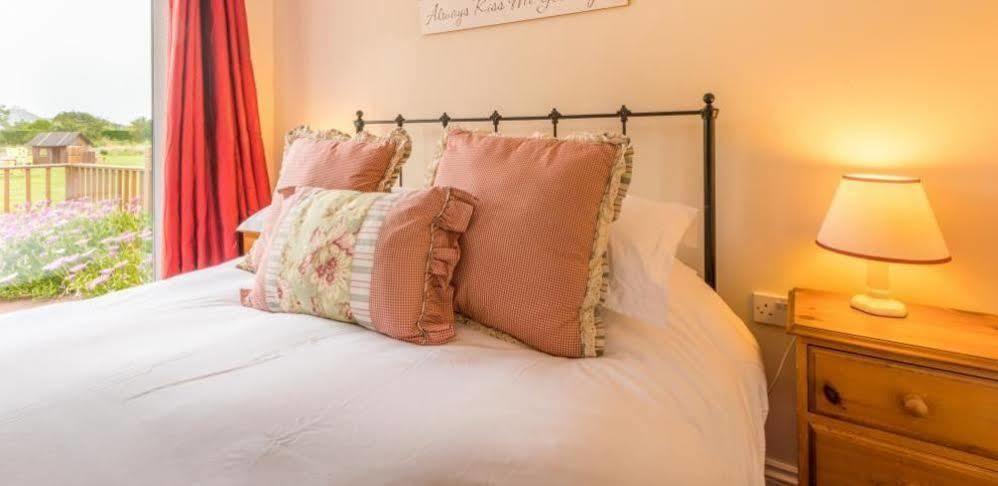 Ellingham Self-Catering Cottages Saint Peter Port ภายนอก รูปภาพ